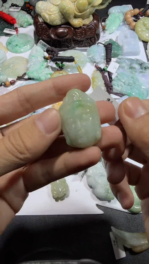 【闪购商品】翡翠颈饰未镶嵌00010953