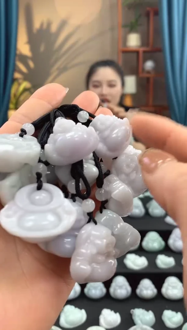 翡翠未镶嵌颈饰59.9佛公多样性发一件