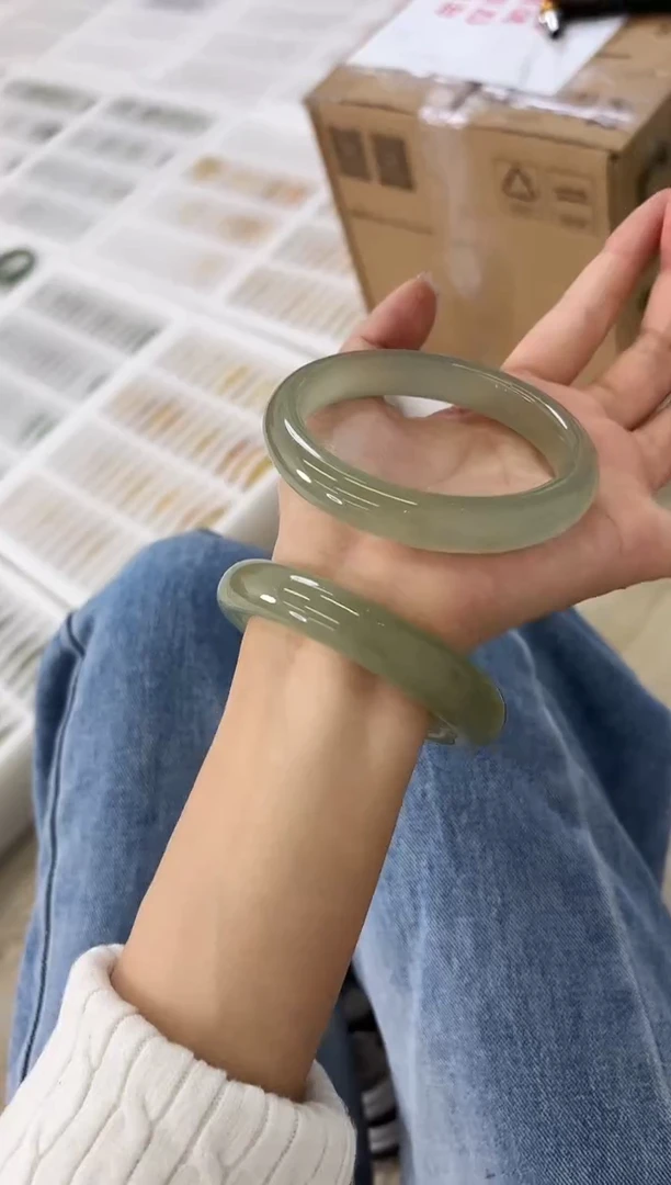 未镶嵌手镯石英质玉94-61D