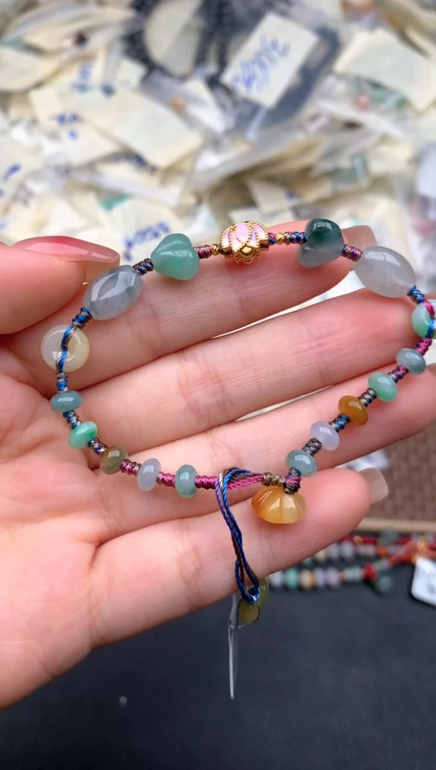 18K金镶嵌挂件翡翠一