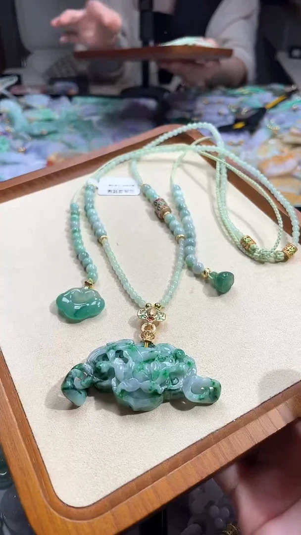 【闪购商品】翡翠颈饰未镶嵌吊坠