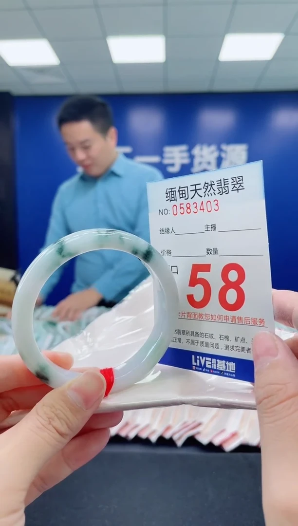 未镶嵌手镯翡翠天然翡翠手镯