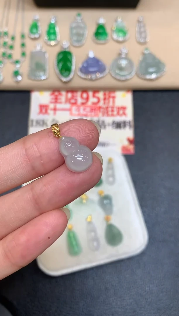 颈饰18K金镶嵌翡翠葫芦【无服务费