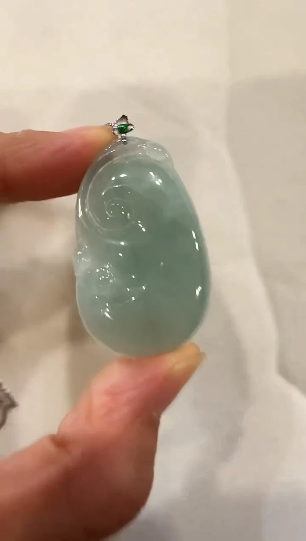 颈饰18K金镶嵌翡翠国风