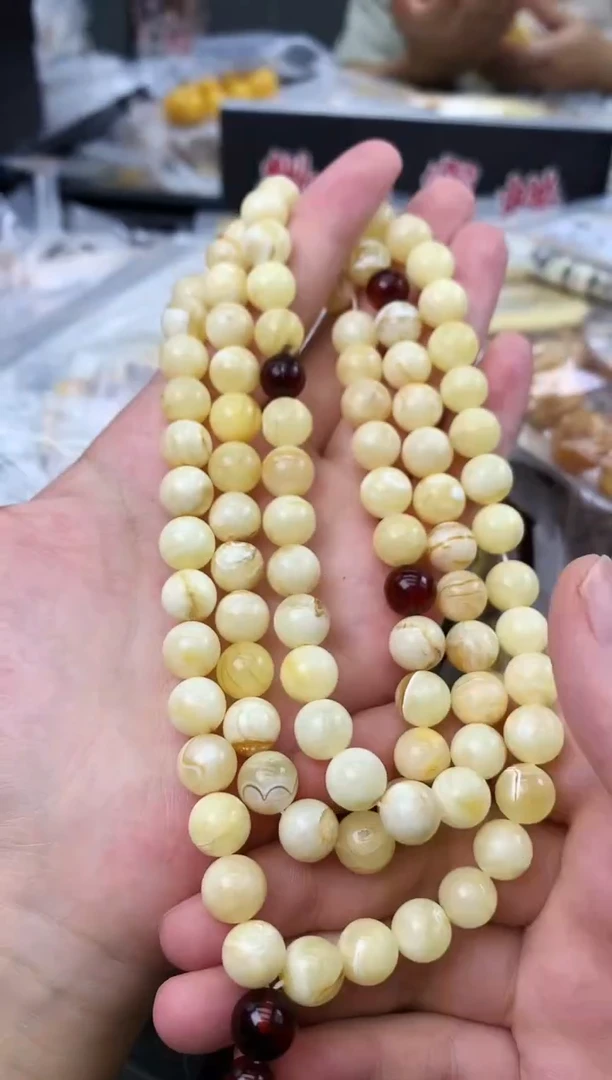 未镶嵌琥珀珠宝奇石99