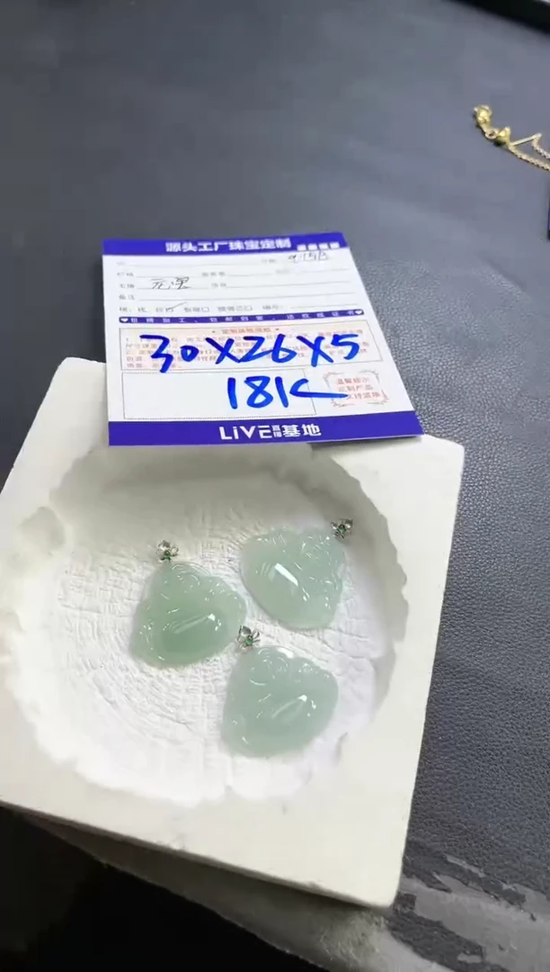 18K金镶嵌挂件翡翠18k晴底佛公/多样性发一件（配链）