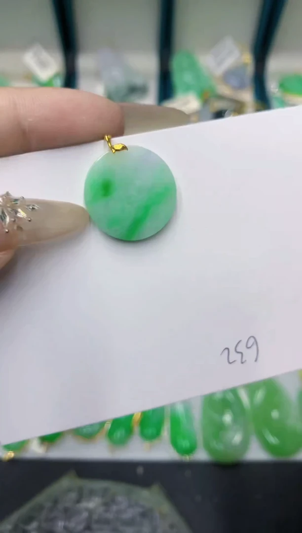 颈饰18K金镶嵌翡翠111111