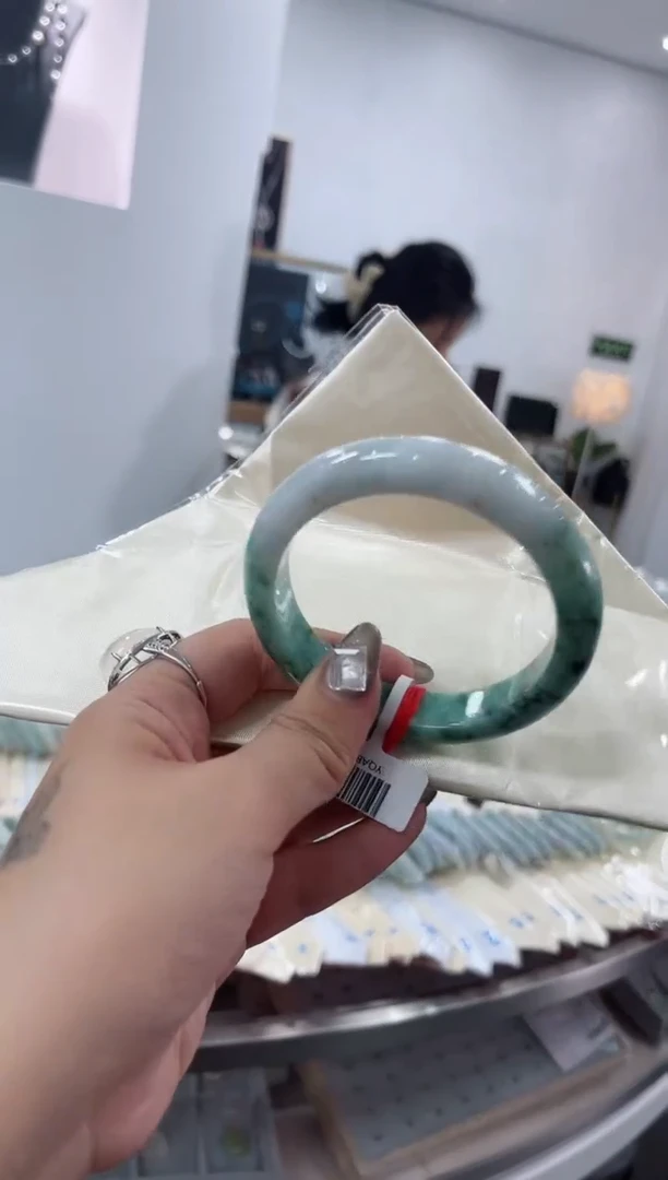 【闪购商品】翡翠手镯未镶嵌天然翡翠A货