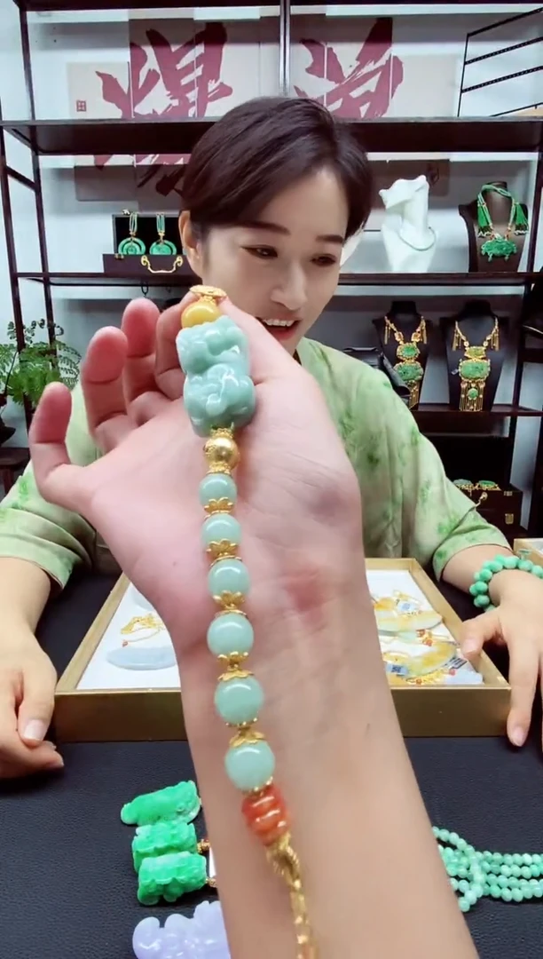 翡翠未镶嵌颈饰翡翠吊坠