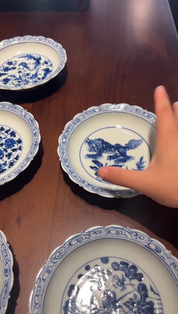 C****?定向青花狮子壶承