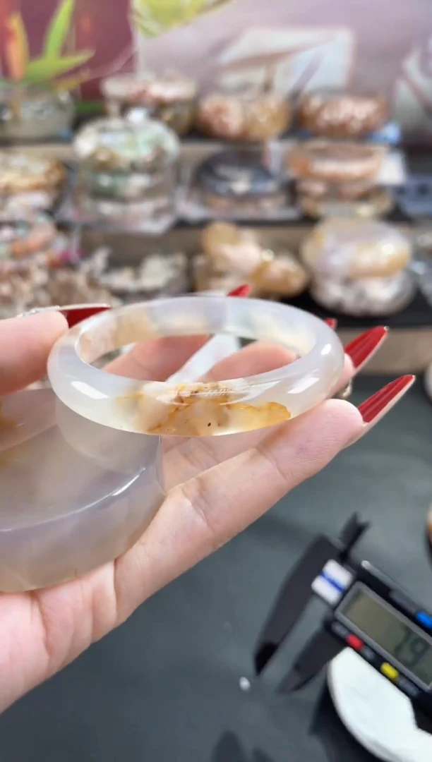 手镯玛瑙/玉髓未镶嵌54（纯天然赠品镯心 不保证完美）