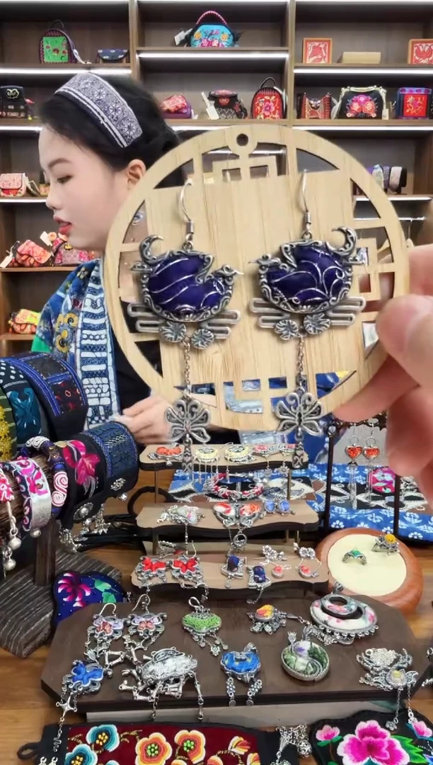 【闪购商品】织绣36蒙阿苏苗绣传承