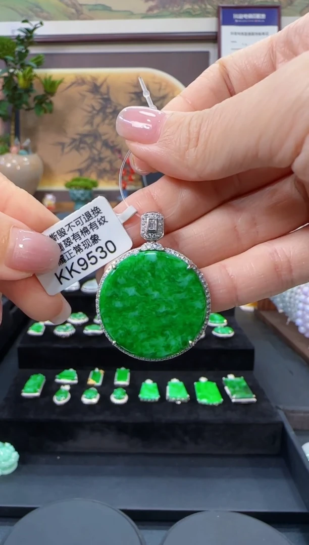 颈饰18K金镶嵌翡翠KK9530无事牌