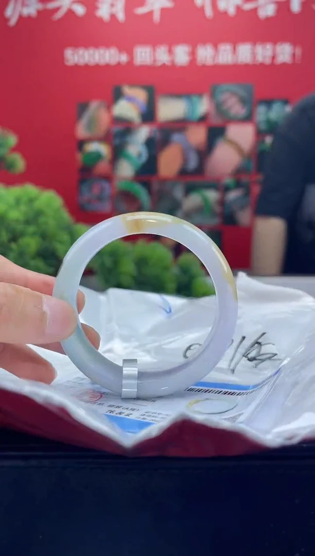 翡翠手镯未镶嵌手镯2