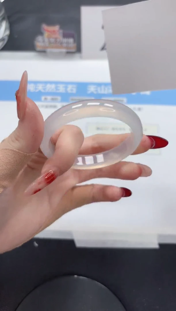 【闪购商品】石英质玉手镯未镶嵌A368-52