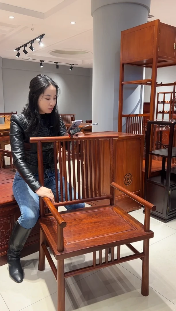 花梨木类成套家具靠背竖条餐椅