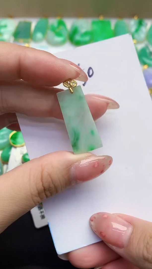 翡翠未镶嵌颈饰缅甸天然翡翠A货