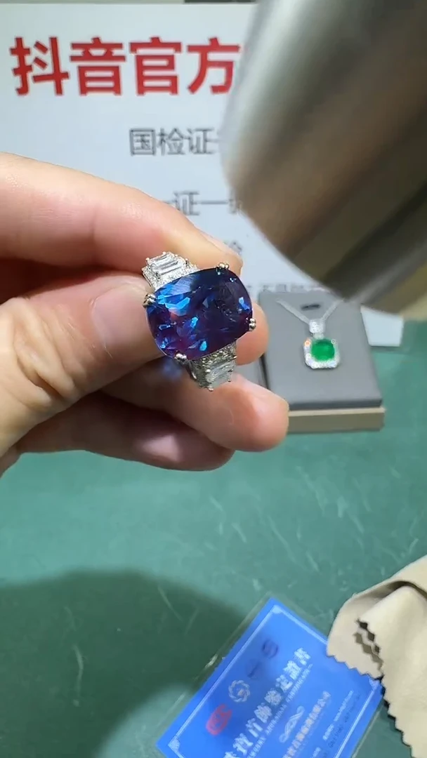 戒指蓝宝石18K金镶嵌1