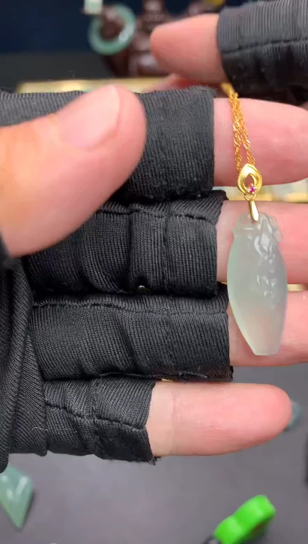 颈饰银S925镶嵌翡翠天然翡翠宝瓶生花