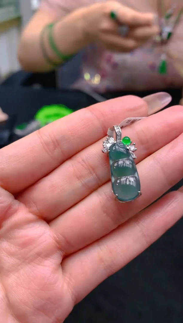 翡翠未镶嵌颈饰天然A货翡翠