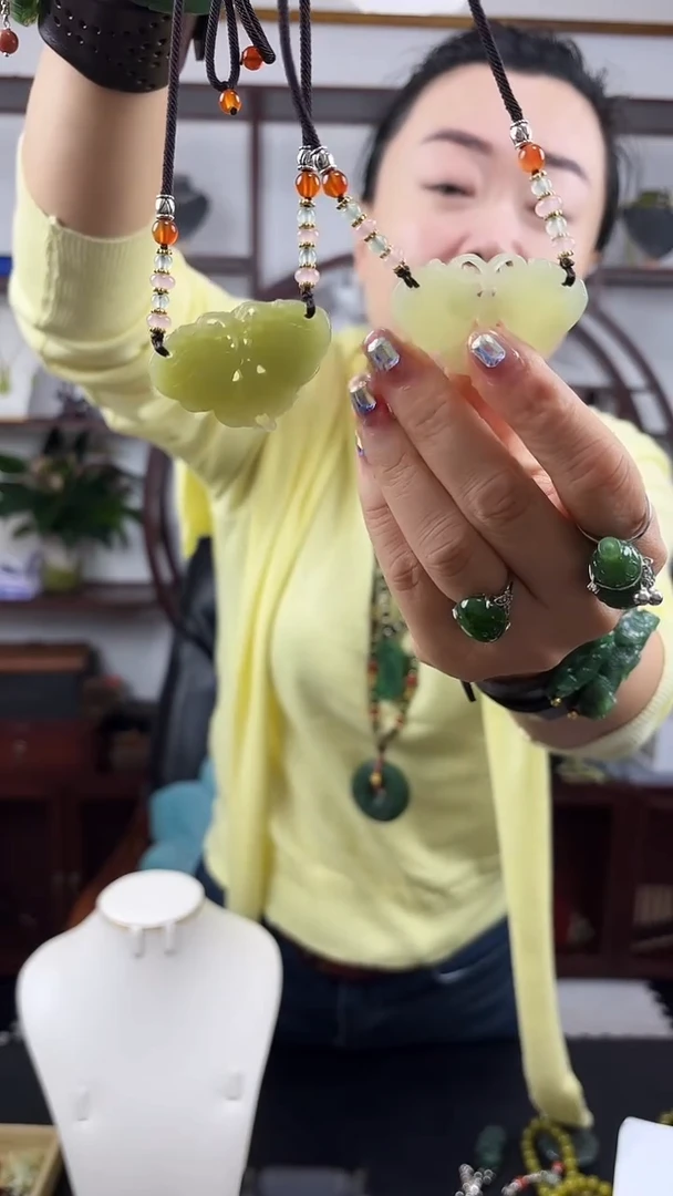 未镶嵌岫玉颈饰1