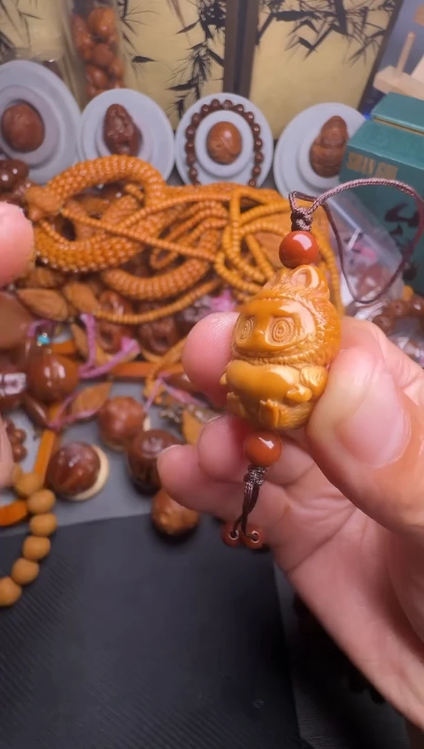 手串橄榄核拉布布