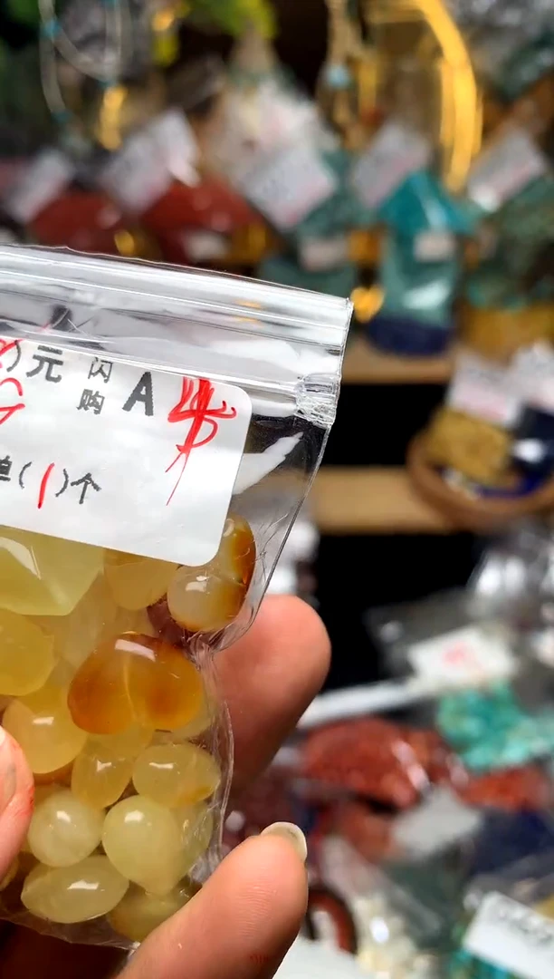 未镶嵌琥珀珠宝奇石A4