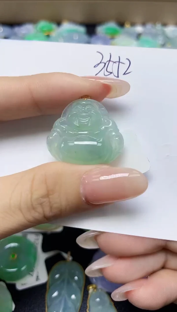 翡翠18K金镶嵌颈饰 天然缅甸翡翠A货