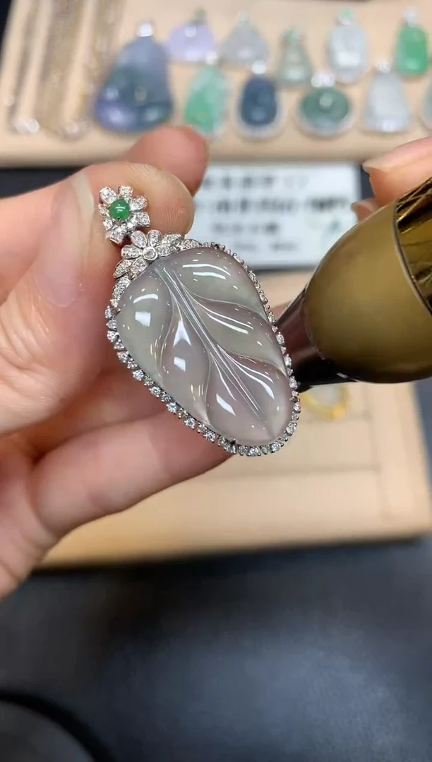 【闪购商品】翡翠颈饰18K金镶嵌树叶【无服务费