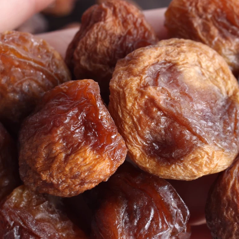 新货新疆天山吊杏干杏肉干一杏两用天然风干手工肉厚解馋