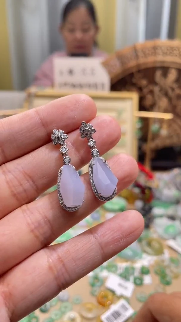 颈饰未镶嵌翡翠蛋面耳钉