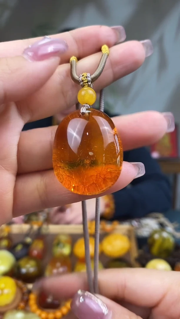 【闪购商品】琥珀裸石未镶嵌基地发货 一物一证 顺丰包邮
