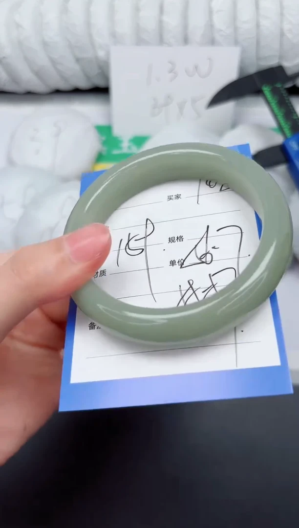 未镶嵌手镯石英质玉108-56.7DK