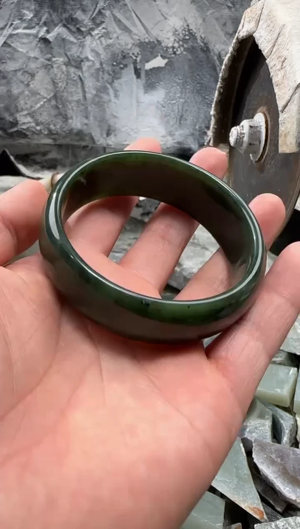 和田玉未镶嵌颈饰手镯