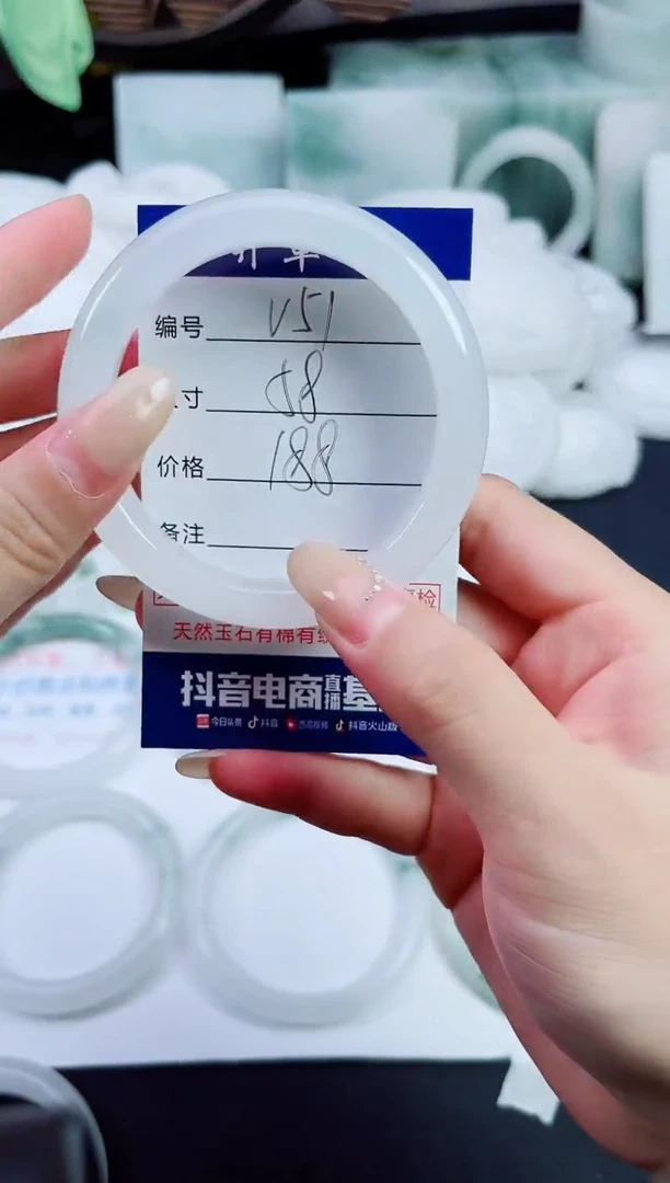 石英质玉（天山翠）手镯未镶嵌V51