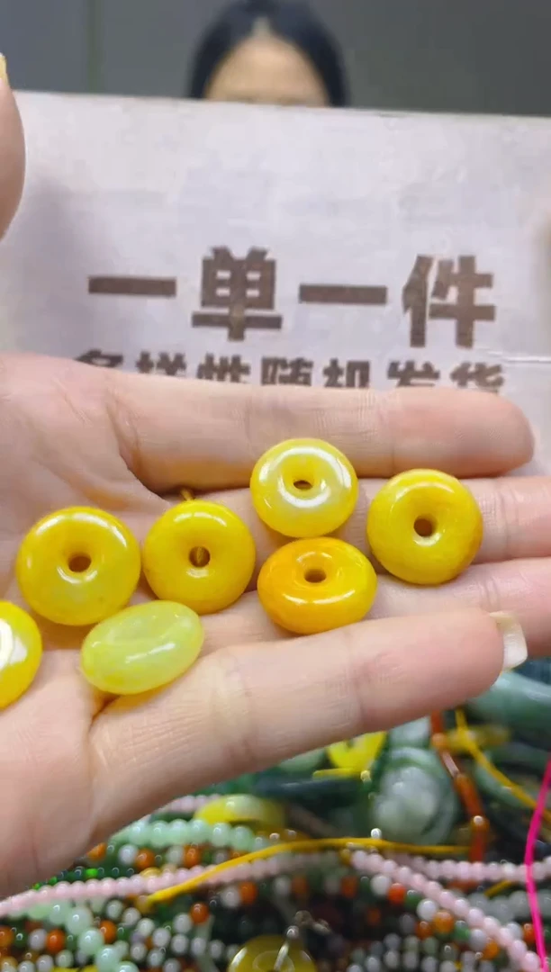 翡翠未镶嵌颈饰一单一个多样性随机发一件
