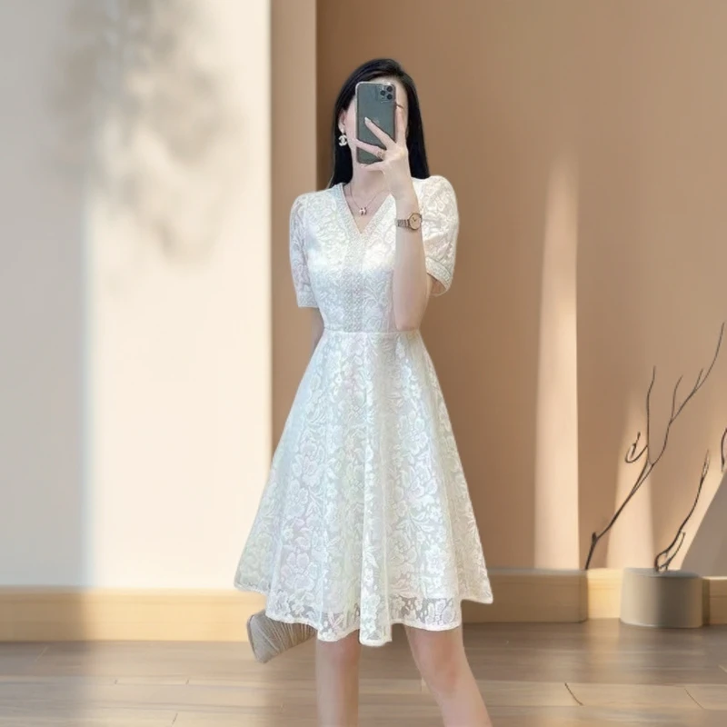 2025夏新款收腰显瘦名媛气质蕾丝A字裙高级感显白短袖V领连衣裙女