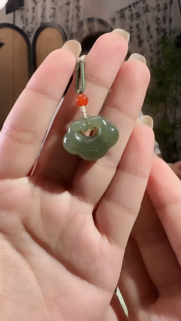 和田玉未镶嵌颈饰锁 cp1