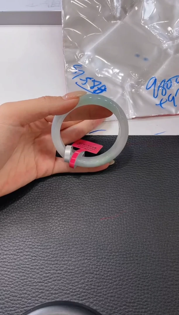 【闪购商品】翡翠手镯未镶嵌手镯