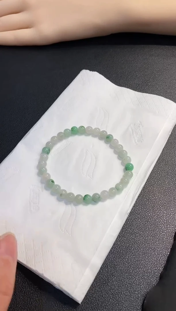 未镶嵌手串翡翠暴****?手串