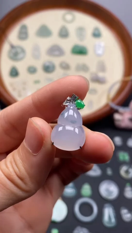 翡翠18K金镶嵌颈饰紫葫芦/芬