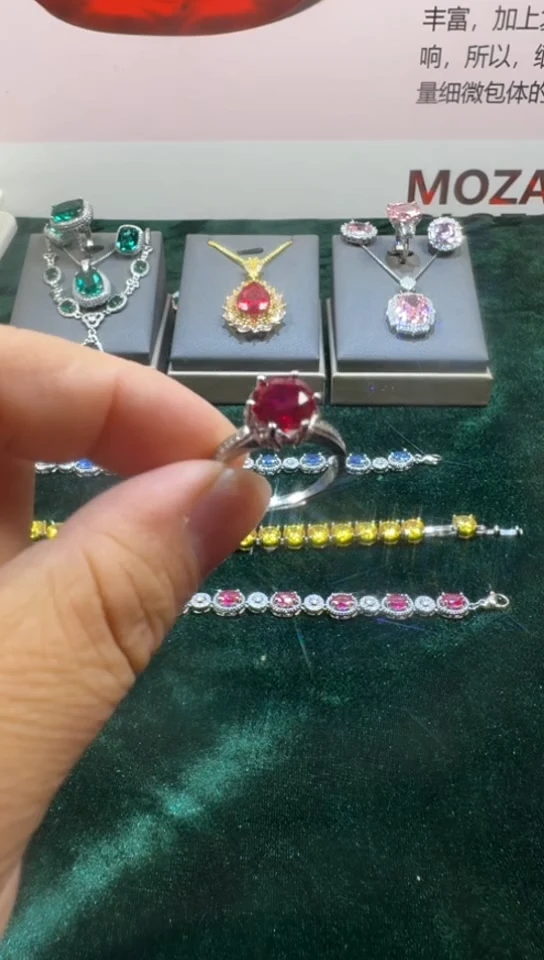 18K金镶嵌戒指红宝石1