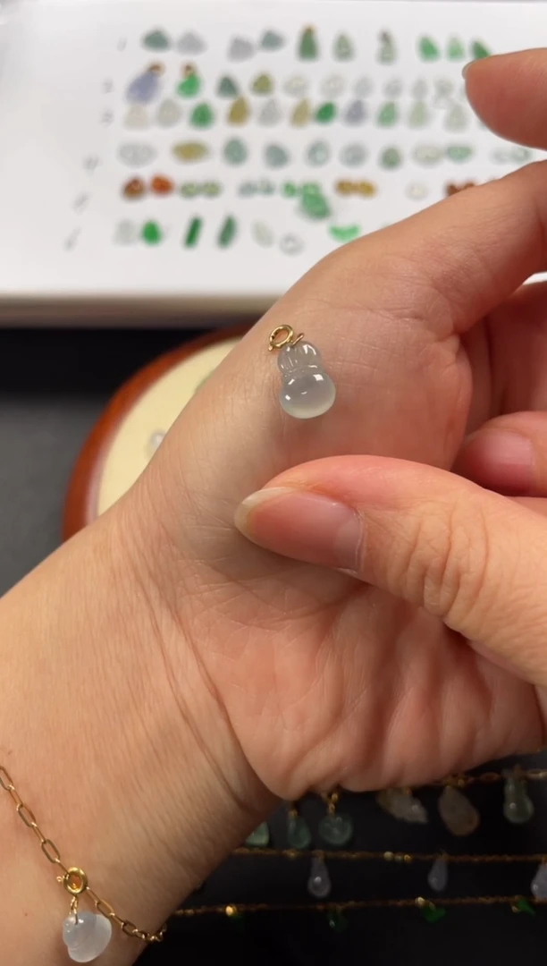 吊坠(不含链)18K金镶嵌翡翠一个JK348