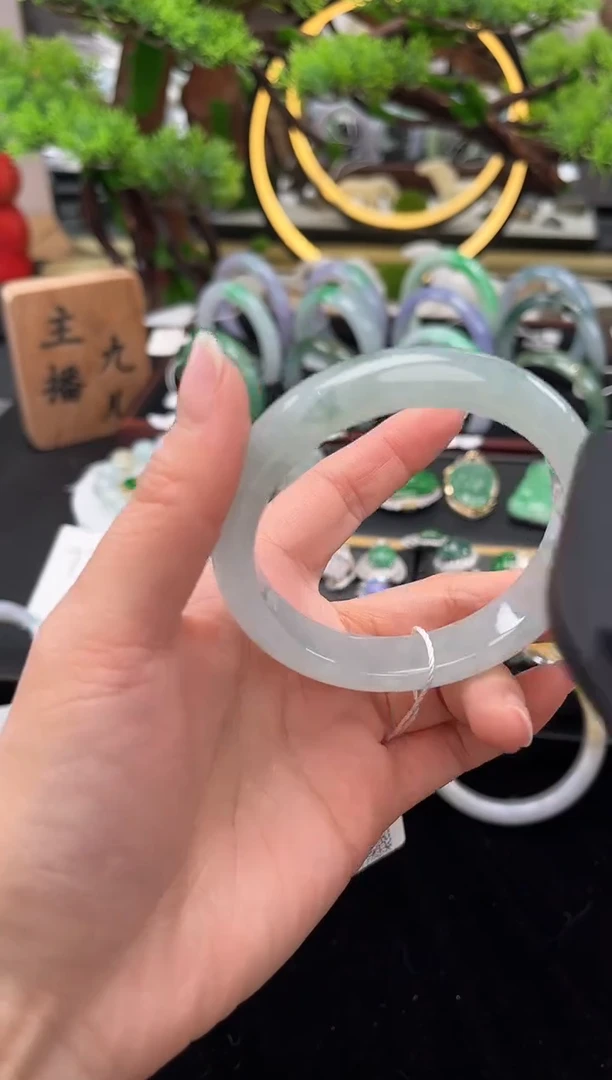 未镶嵌手镯翡翠手镯