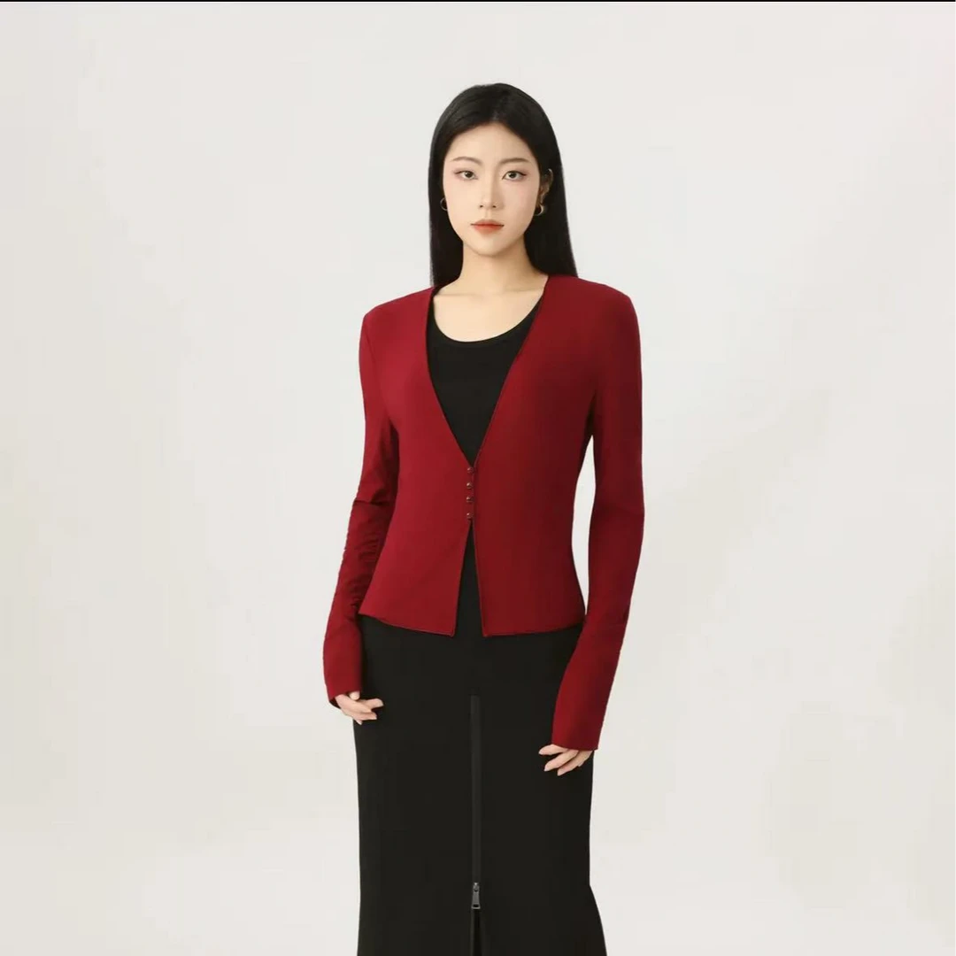 阿玛施AMASS新款时尚简约百搭V领修身显瘦纯色短款开衫外套540027