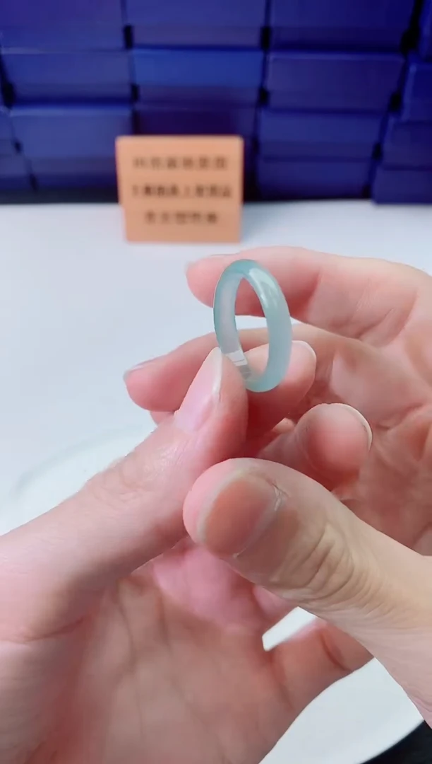 翡翠未镶嵌颈饰             17