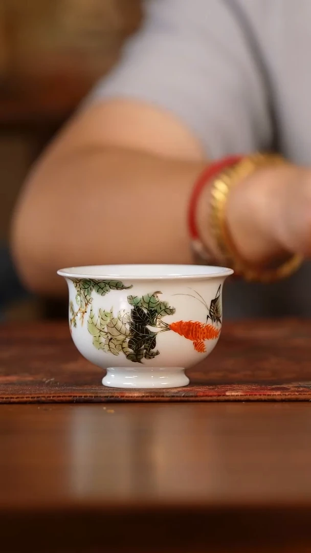 吴健粉彩双鸟炉式杯