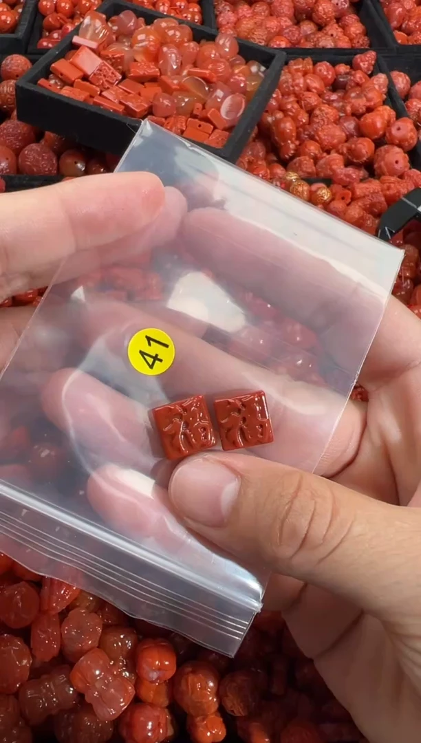 南红玛瑙未镶嵌颈饰1