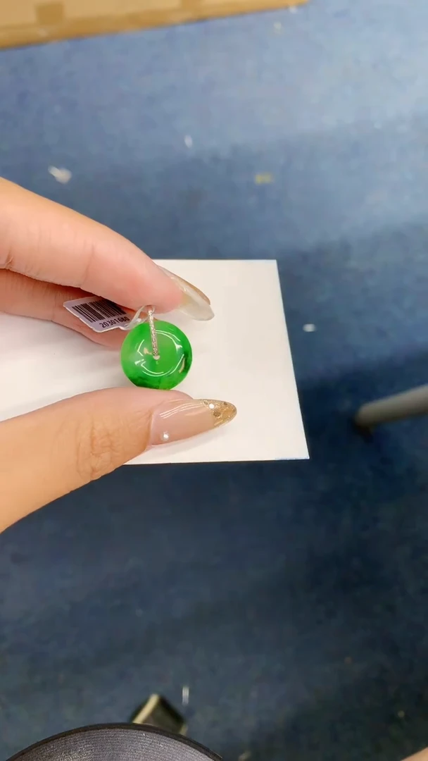 翡翠18K金镶嵌颈饰             8