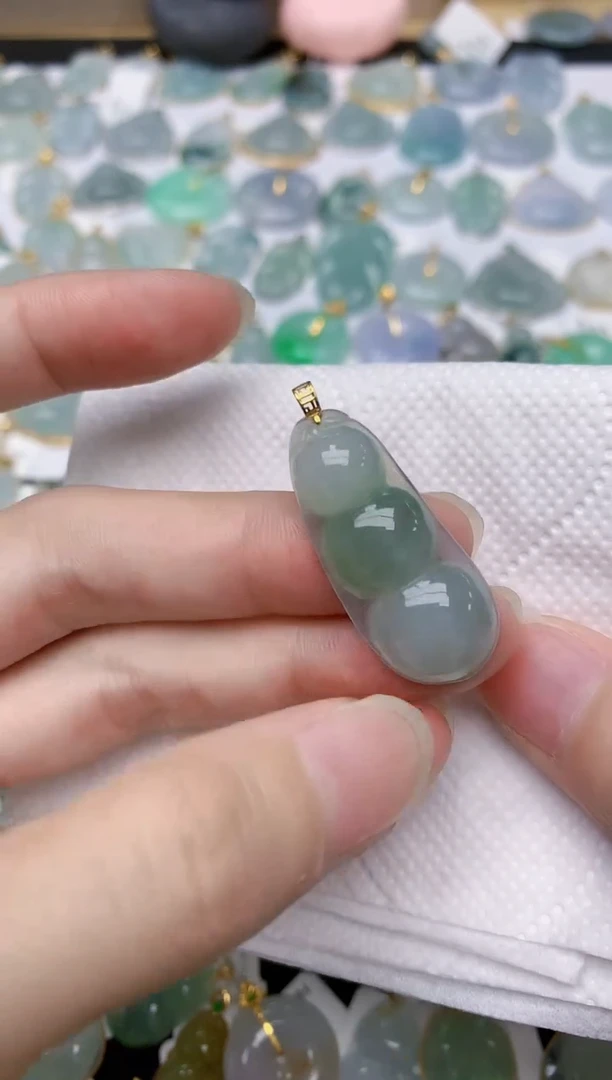 翡翠18K金镶嵌颈饰天然A货翡翠